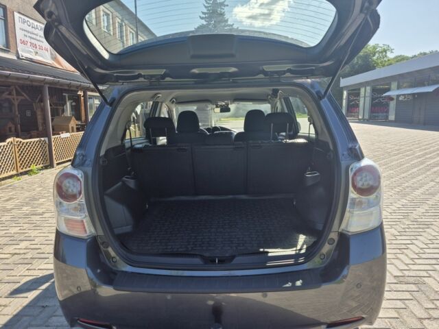 Сірий Тойота Версо, об'ємом двигуна 2 л та пробігом 220 тис. км за 9599 $, фото 9 на Automoto.ua