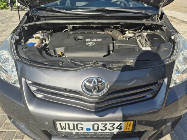 Сірий Тойота Версо, об'ємом двигуна 2 л та пробігом 220 тис. км за 9599 $, фото 13 на Automoto.ua