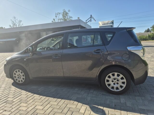 Сірий Тойота Версо, об'ємом двигуна 2 л та пробігом 220 тис. км за 9599 $, фото 3 на Automoto.ua