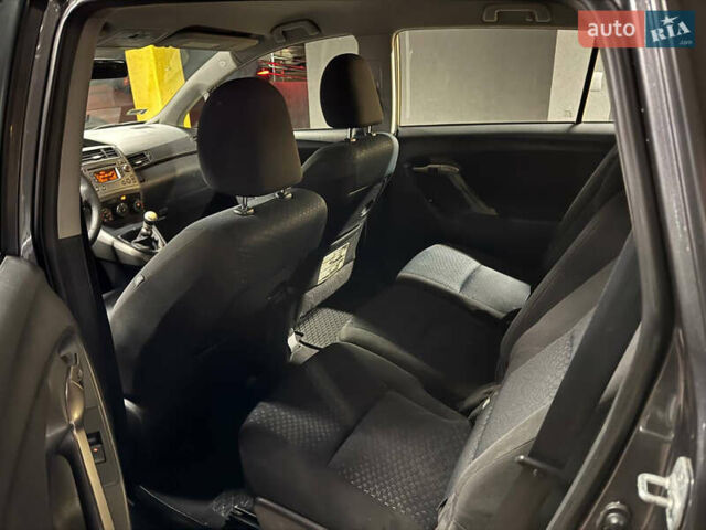 Сірий Тойота Версо, об'ємом двигуна 2 л та пробігом 380 тис. км за 6900 $, фото 9 на Automoto.ua
