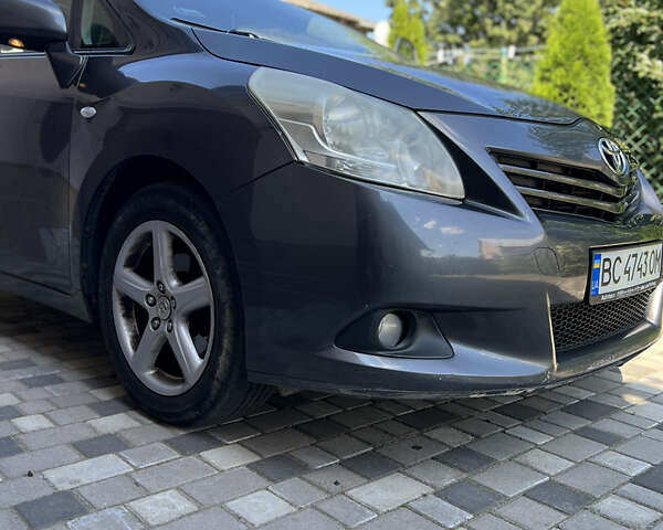 Серый Тойота Версо, объемом двигателя 2 л и пробегом 376 тыс. км за 7100 $, фото 5 на Automoto.ua
