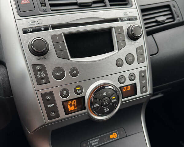 Сірий Тойота Версо, об'ємом двигуна 2 л та пробігом 240 тис. км за 8300 $, фото 13 на Automoto.ua