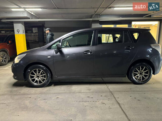 Сірий Тойота Версо, об'ємом двигуна 2 л та пробігом 380 тис. км за 6900 $, фото 3 на Automoto.ua