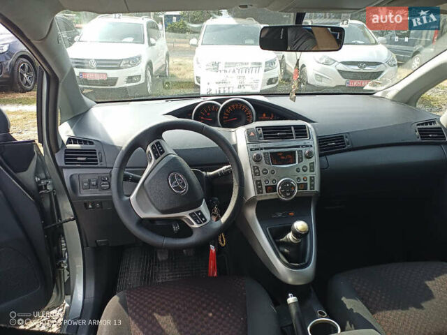Сірий Тойота Версо, об'ємом двигуна 2 л та пробігом 240 тис. км за 8300 $, фото 10 на Automoto.ua