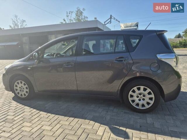 Сірий Тойота Версо, об'ємом двигуна 2 л та пробігом 220 тис. км за 9999 $, фото 5 на Automoto.ua
