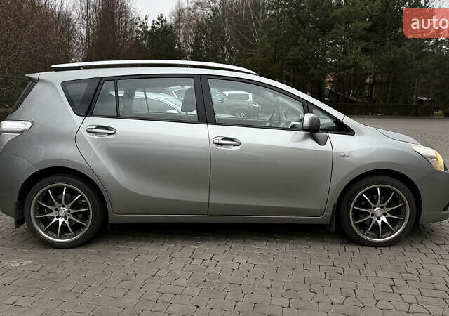 Серый Тойота Версо, объемом двигателя 0 л и пробегом 240 тыс. км за 8200 $, фото 3 на Automoto.ua