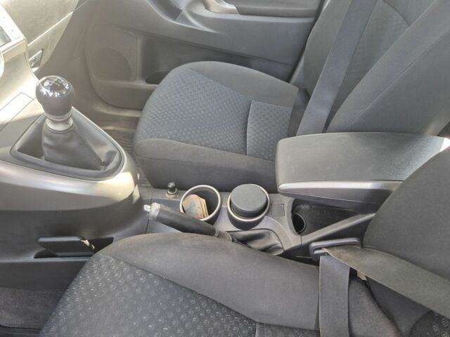 Сірий Тойота Версо, об'ємом двигуна 2 л та пробігом 220 тис. км за 9599 $, фото 17 на Automoto.ua