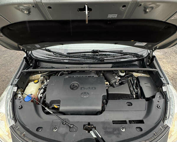 Сірий Тойота Версо, об'ємом двигуна 2 л та пробігом 240 тис. км за 8300 $, фото 15 на Automoto.ua