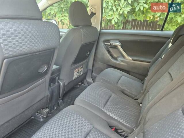 Сірий Тойота Версо, об'ємом двигуна 2 л та пробігом 220 тис. км за 9999 $, фото 33 на Automoto.ua