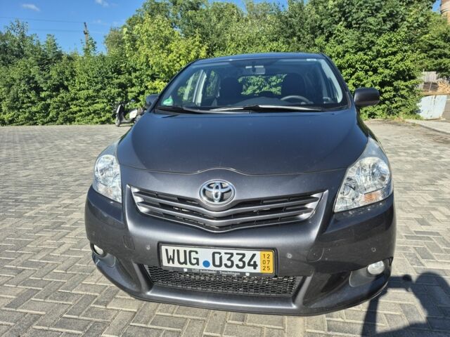 Сірий Тойота Версо, об'ємом двигуна 2 л та пробігом 220 тис. км за 9599 $, фото 5 на Automoto.ua