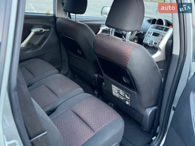 Серый Тойота Версо, объемом двигателя 2 л и пробегом 240 тыс. км за 7700 $, фото 4 на Automoto.ua