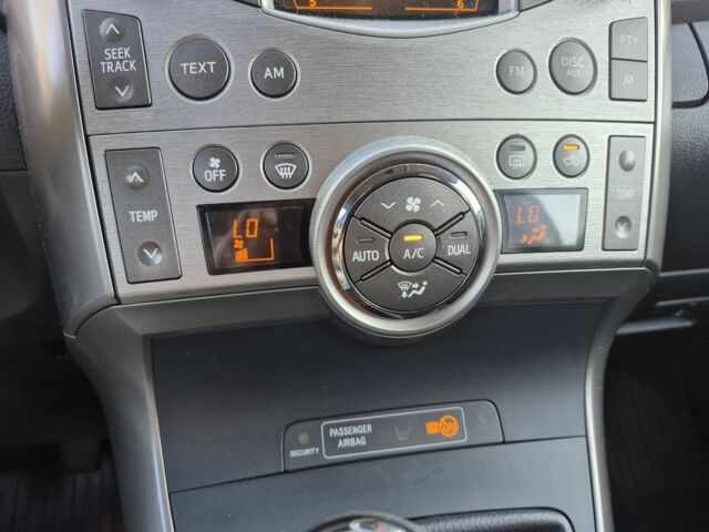 Сірий Тойота Версо, об'ємом двигуна 2 л та пробігом 220 тис. км за 9599 $, фото 22 на Automoto.ua