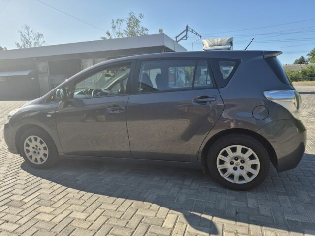 Сірий Тойота Версо, об'ємом двигуна 2 л та пробігом 220 тис. км за 9599 $, фото 6 на Automoto.ua