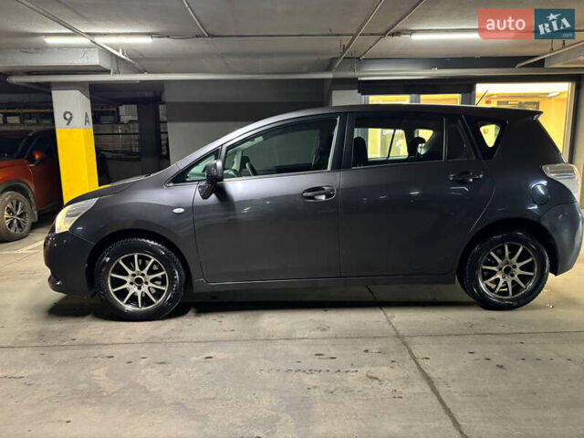 Сірий Тойота Версо, об'ємом двигуна 2 л та пробігом 380 тис. км за 6900 $, фото 2 на Automoto.ua