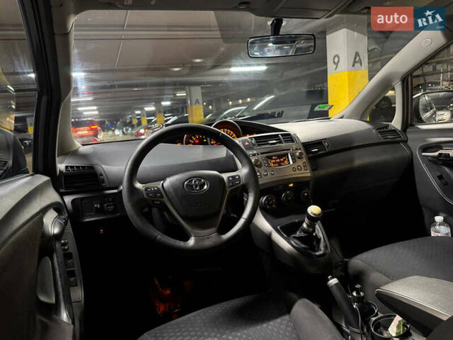 Сірий Тойота Версо, об'ємом двигуна 2 л та пробігом 380 тис. км за 6900 $, фото 8 на Automoto.ua