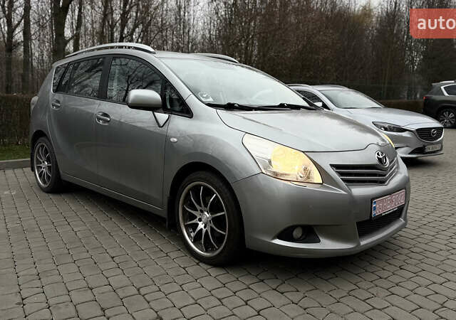 Серый Тойота Версо, объемом двигателя 0 л и пробегом 240 тыс. км за 8200 $, фото 2 на Automoto.ua