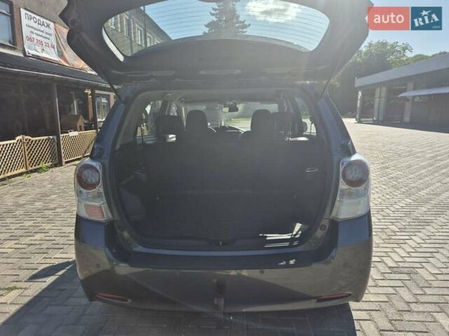 Сірий Тойота Версо, об'ємом двигуна 2 л та пробігом 220 тис. км за 9999 $, фото 6 на Automoto.ua