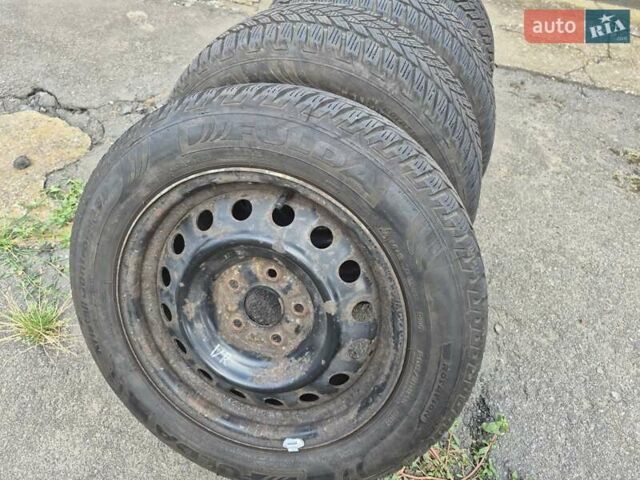 Сірий Тойота Версо, об'ємом двигуна 2 л та пробігом 220 тис. км за 9999 $, фото 42 на Automoto.ua