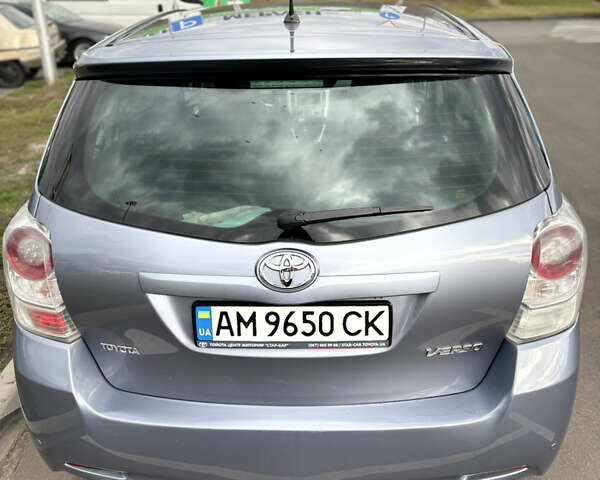 Серый Тойота Версо, объемом двигателя 2.2 л и пробегом 338 тыс. км за 7599 $, фото 6 на Automoto.ua