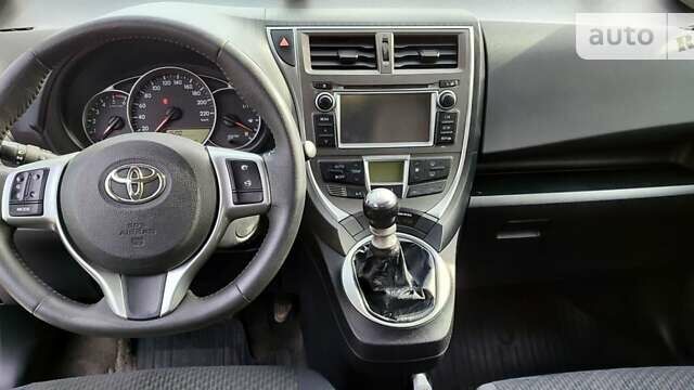 Серый Тойота Версо, объемом двигателя 1.4 л и пробегом 148 тыс. км за 9500 $, фото 11 на Automoto.ua