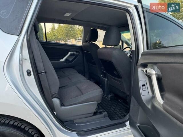 Серый Тойота Версо, объемом двигателя 2.23 л и пробегом 192 тыс. км за 8999 $, фото 82 на Automoto.ua