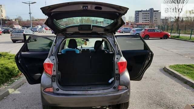 Серый Тойота Версо, объемом двигателя 1.4 л и пробегом 148 тыс. км за 9500 $, фото 4 на Automoto.ua