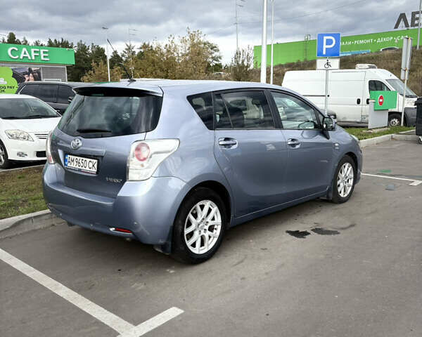 Серый Тойота Версо, объемом двигателя 2.2 л и пробегом 338 тыс. км за 7599 $, фото 5 на Automoto.ua