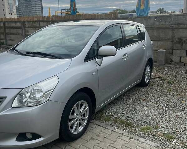 Серый Тойота Версо, объемом двигателя 2 л и пробегом 270 тыс. км за 8600 $, фото 8 на Automoto.ua