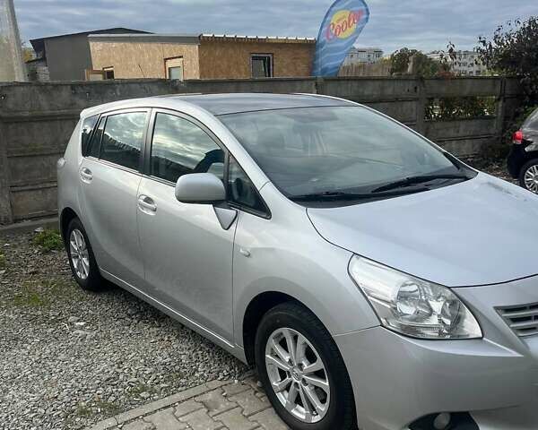 Серый Тойота Версо, объемом двигателя 2 л и пробегом 270 тыс. км за 8600 $, фото 6 на Automoto.ua