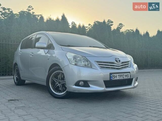 Серый Тойота Версо, объемом двигателя 2.23 л и пробегом 192 тыс. км за 8999 $, фото 3 на Automoto.ua