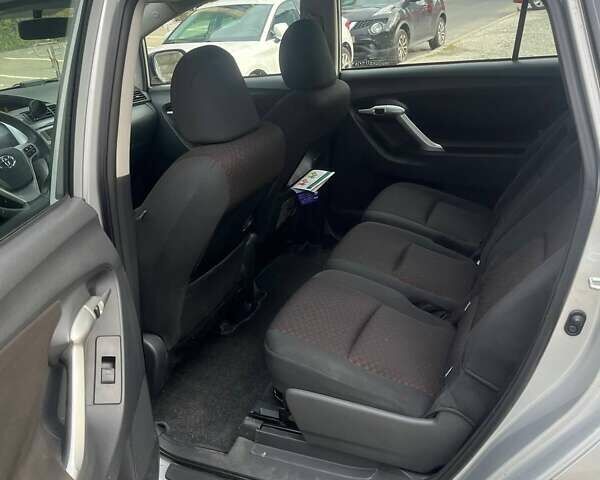 Серый Тойота Версо, объемом двигателя 2 л и пробегом 270 тыс. км за 8600 $, фото 3 на Automoto.ua