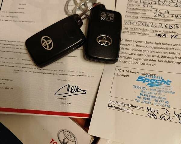 Серый Тойота Версо, объемом двигателя 2.23 л и пробегом 337 тыс. км за 7900 $, фото 31 на Automoto.ua