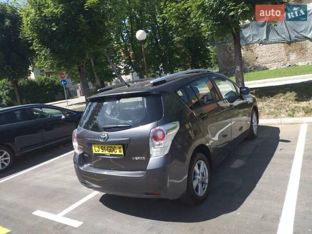 Серый Тойота Версо, объемом двигателя 2 л и пробегом 260 тыс. км за 10543 $, фото 4 на Automoto.ua