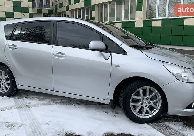 Сірий Тойота Версо, об'ємом двигуна 2.2 л та пробігом 172 тис. км за 9000 $, фото 9 на Automoto.ua