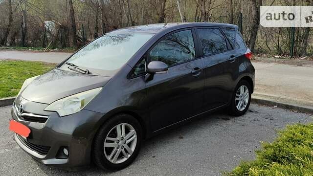 Серый Тойота Версо, объемом двигателя 1.4 л и пробегом 148 тыс. км за 9500 $, фото 1 на Automoto.ua