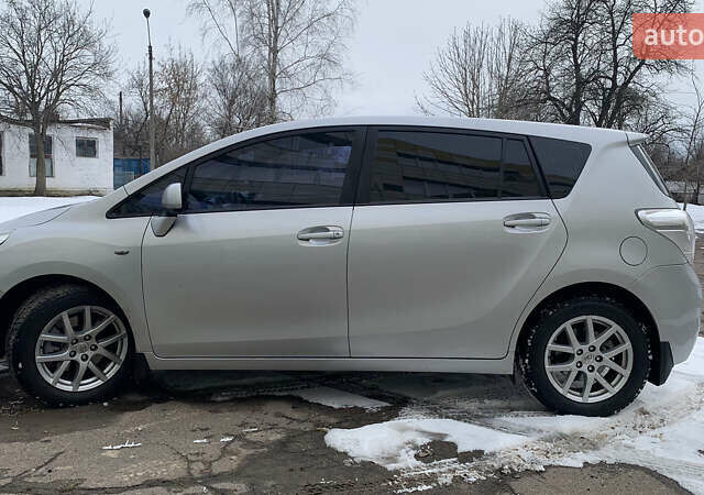 Сірий Тойота Версо, об'ємом двигуна 2.2 л та пробігом 172 тис. км за 9000 $, фото 4 на Automoto.ua