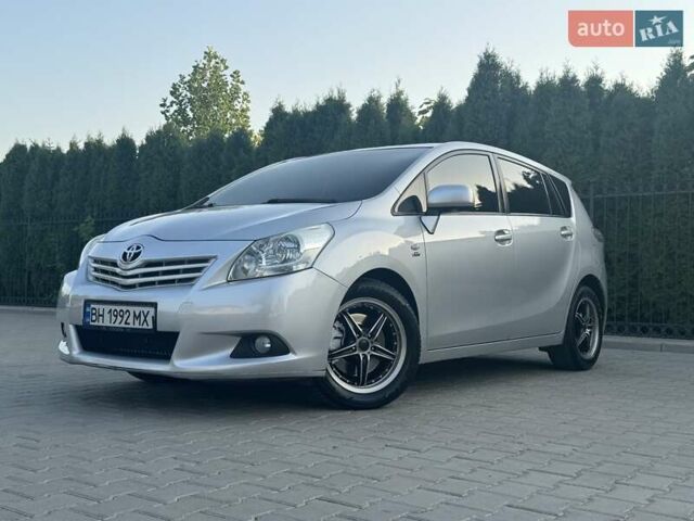 Серый Тойота Версо, объемом двигателя 2.23 л и пробегом 192 тыс. км за 8999 $, фото 6 на Automoto.ua