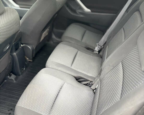 Серый Тойота Версо, объемом двигателя 2.2 л и пробегом 338 тыс. км за 7599 $, фото 16 на Automoto.ua