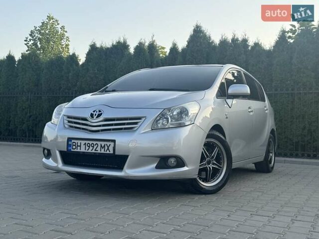 Серый Тойота Версо, объемом двигателя 2.23 л и пробегом 192 тыс. км за 8999 $, фото 5 на Automoto.ua