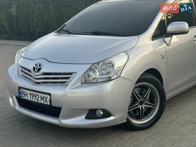 Серый Тойота Версо, объемом двигателя 2.23 л и пробегом 192 тыс. км за 8999 $, фото 7 на Automoto.ua