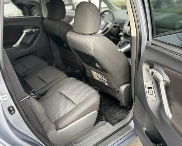 Серый Тойота Версо, объемом двигателя 2.2 л и пробегом 338 тыс. км за 7599 $, фото 17 на Automoto.ua