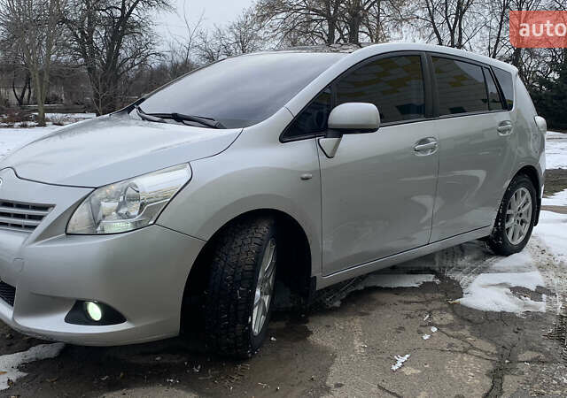 Сірий Тойота Версо, об'ємом двигуна 2.2 л та пробігом 172 тис. км за 9000 $, фото 3 на Automoto.ua