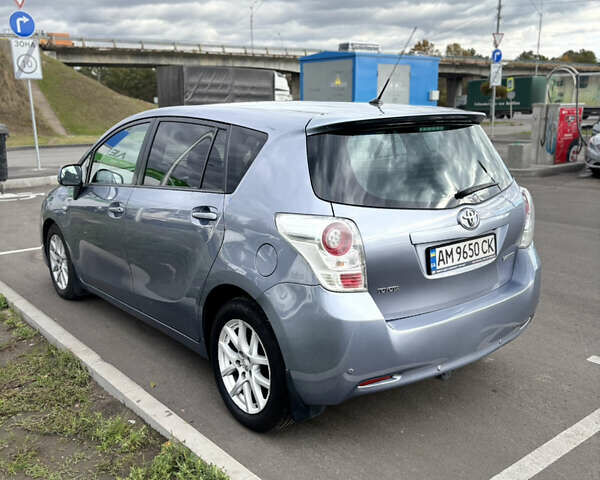 Серый Тойота Версо, объемом двигателя 2.2 л и пробегом 338 тыс. км за 7599 $, фото 4 на Automoto.ua