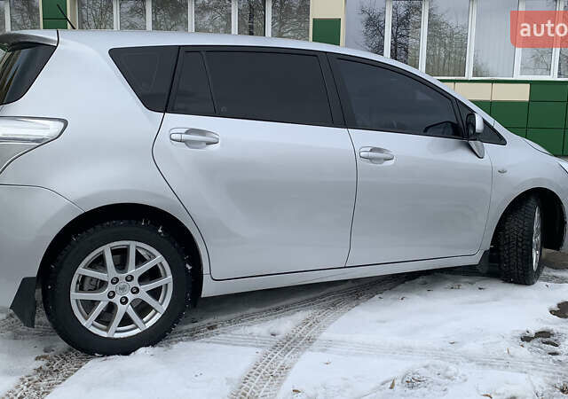 Сірий Тойота Версо, об'ємом двигуна 2.2 л та пробігом 172 тис. км за 9000 $, фото 8 на Automoto.ua