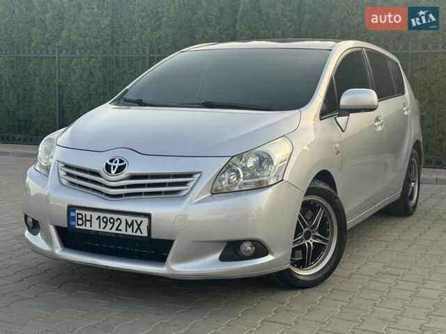 Серый Тойота Версо, объемом двигателя 2.23 л и пробегом 192 тыс. км за 8999 $, фото 13 на Automoto.ua
