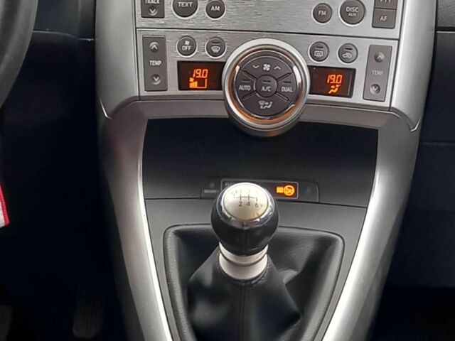 Серый Тойота Версо, объемом двигателя 2 л и пробегом 210 тыс. км за 7800 $, фото 3 на Automoto.ua