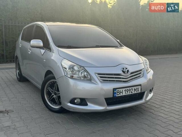 Серый Тойота Версо, объемом двигателя 2.23 л и пробегом 192 тыс. км за 8999 $, фото 24 на Automoto.ua