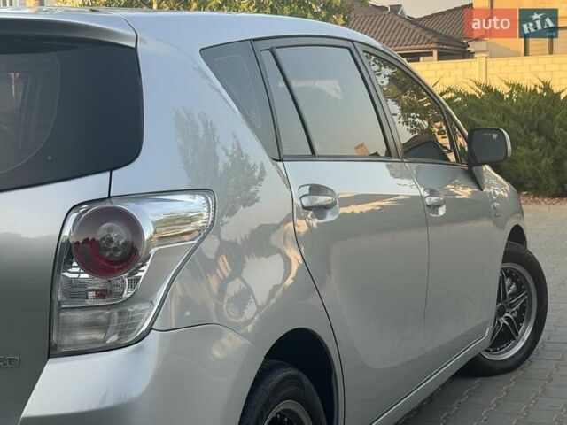 Серый Тойота Версо, объемом двигателя 2.23 л и пробегом 192 тыс. км за 8999 $, фото 18 на Automoto.ua