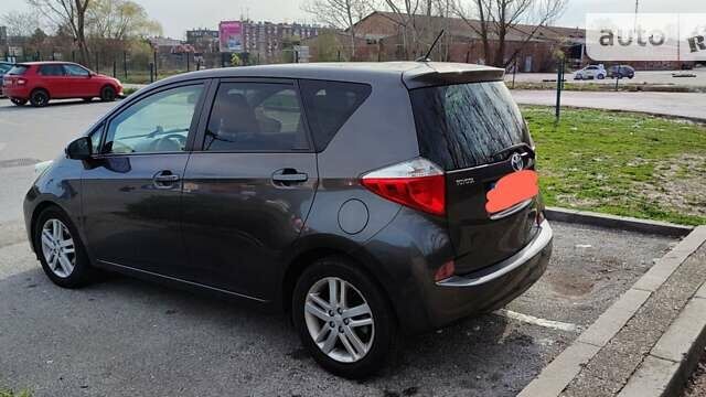 Серый Тойота Версо, объемом двигателя 1.4 л и пробегом 148 тыс. км за 9500 $, фото 3 на Automoto.ua