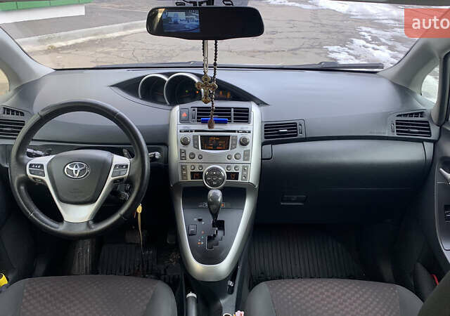 Сірий Тойота Версо, об'ємом двигуна 2.2 л та пробігом 172 тис. км за 9000 $, фото 11 на Automoto.ua